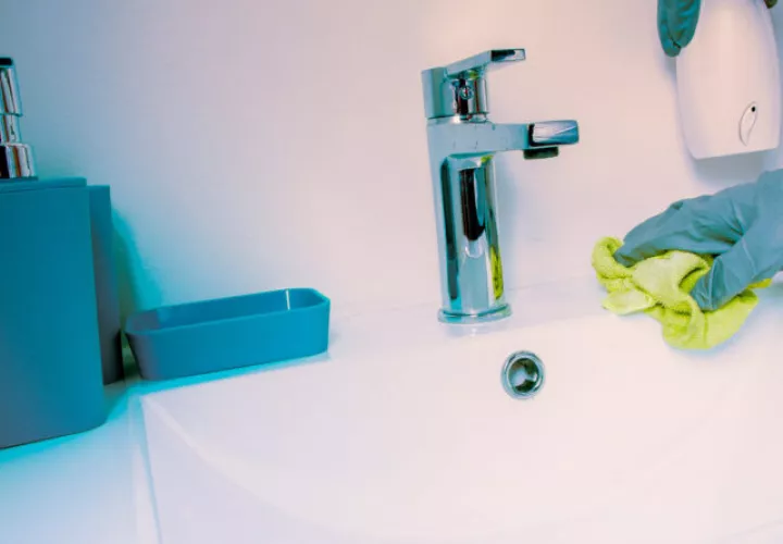 No olvide limpiar los grifos con un paño húmedo de clorox. Foto: Instagram
