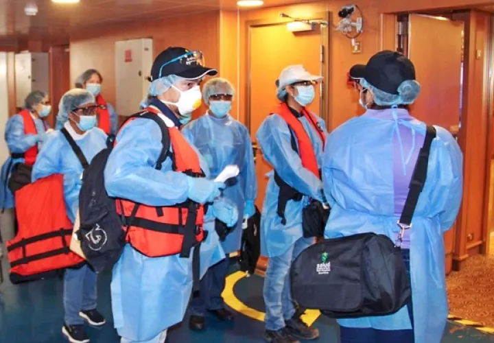  13 enfermeras y 57 doctores, forman parte de los 345 ciudadanos que cumplen aislamiento domiciliario. Foto: Panamá América.