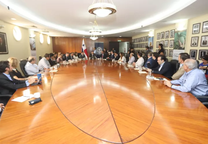 La comisión analizará rubro por rubro y se tomarán acciones de urgencia para hacer frente a esta difícil situación que enfrenta el país.