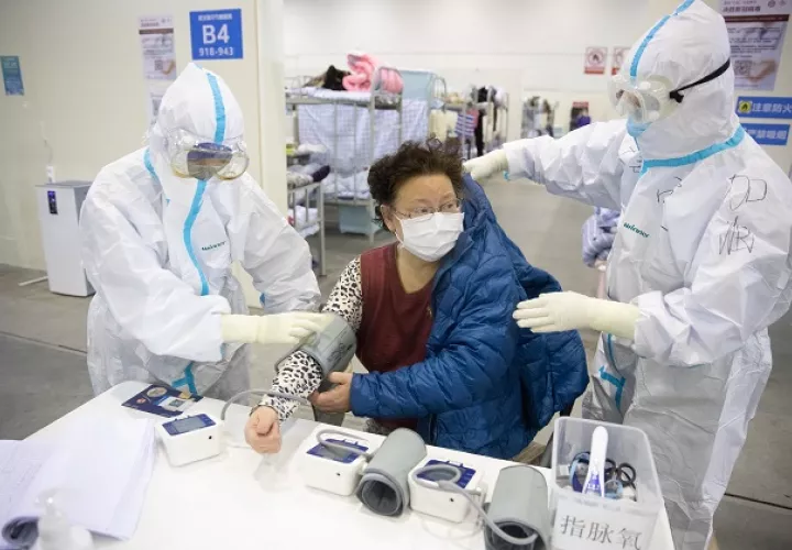 El coronavirus de Wuhan es una enfermedad zoonótica, es decir, que puede transmitirse de los animales a los humanos.