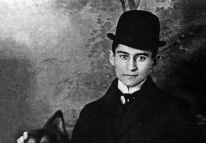Franz Kafka, autor de "La Metamorfosis". Era de origen judío, pero escribió en alemán.  En tiempos de coronavirus, lea una historia sobre cómo  escribió cartas alentadoras a una niña. Foto: https://www.culturagenial.com/