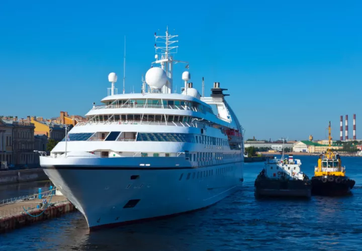 "Muchos de los anuncios han terminado al lado de reportajes poco halagadores sobre cruceros". Foto: Freepik.