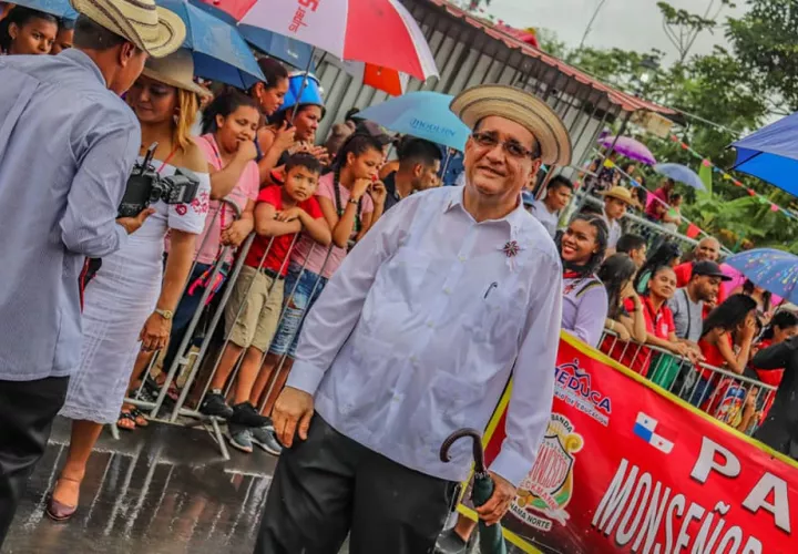 El director del Colegio Monseñor Francisco Beckmann, Norato González, fue la primera víctima fatal del coronavirus (COVID-19) en Panamá, según el registro del Ministerio de Salud.
