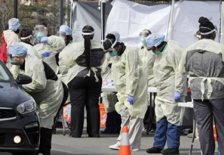 Atención de pacientes en un hospital de Ohio, EE.UU. Foto: AP