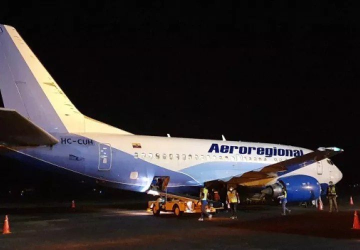 La aeronave 737-500 de la Aerolínea Aeroregional Ecuador salió anoche desde Panamá.