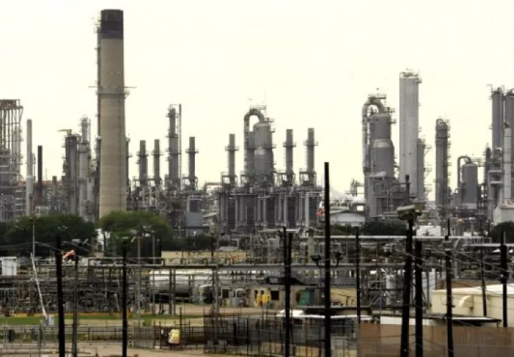 México debía inicialmente reducir en 400.000 barriles diarios su producción, pero se negó acometer un recorte de este alcance. EFE
