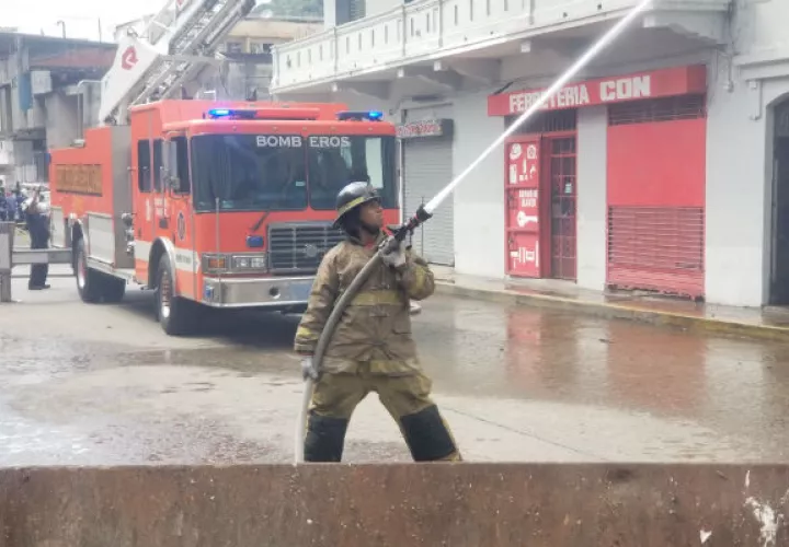 Los bomberos han estado brindando apoyo durante la pandemia del COVID-19.