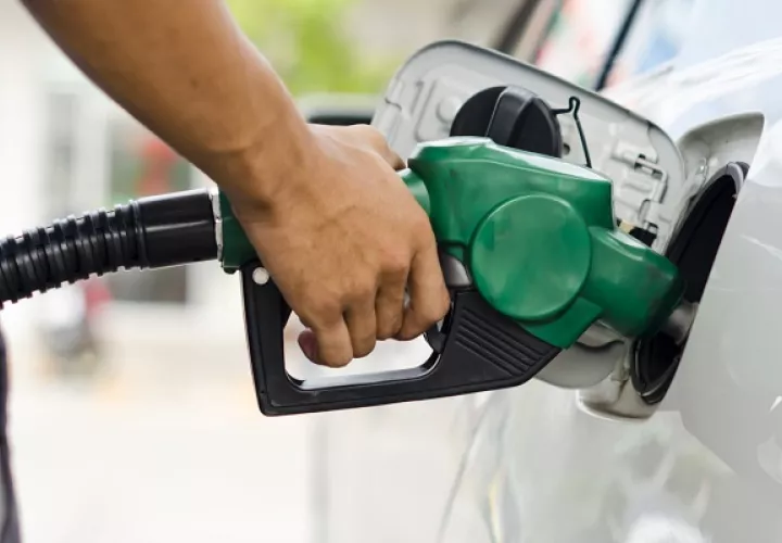 El precio de la gasolina bajó este viernes.