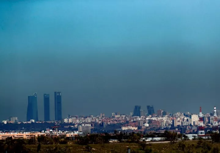 El autor principal de la investigación, Yaron Ogen, advierte de que este es “solo un indicio inicial” sobre la correlación entre contaminación, movimiento del aire y la gravedad de los brotes de coronavirus.
