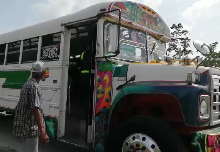 La mayor parte de la flota de autobuses de Sicamoch está inoperativa desde marzo. Foto: Eric Montenegro. 
