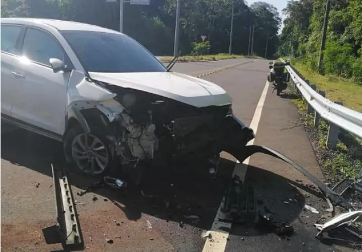 La camioneta se accidentó en un retén hacia la Costa Abajo. Foto: Diómedes Sánchez.