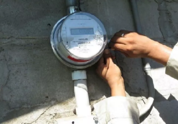 Fuentes además reiteró que en el tema del servicio eléctrico, no habrá cortes a ninguno de los clientes. Foto/Archivo