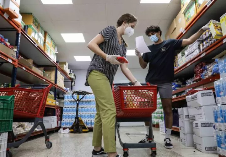 Entre las subidas registradas en abril destacan las de alimentos. EFE