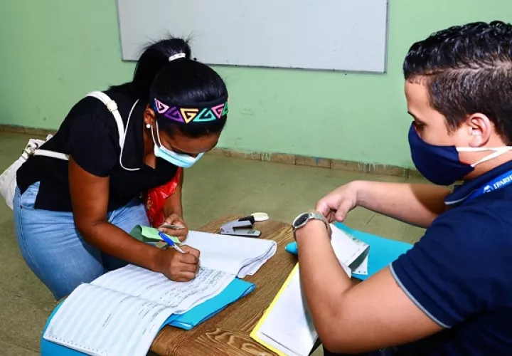 Los acudientes deben asistir según su cédula y día.
