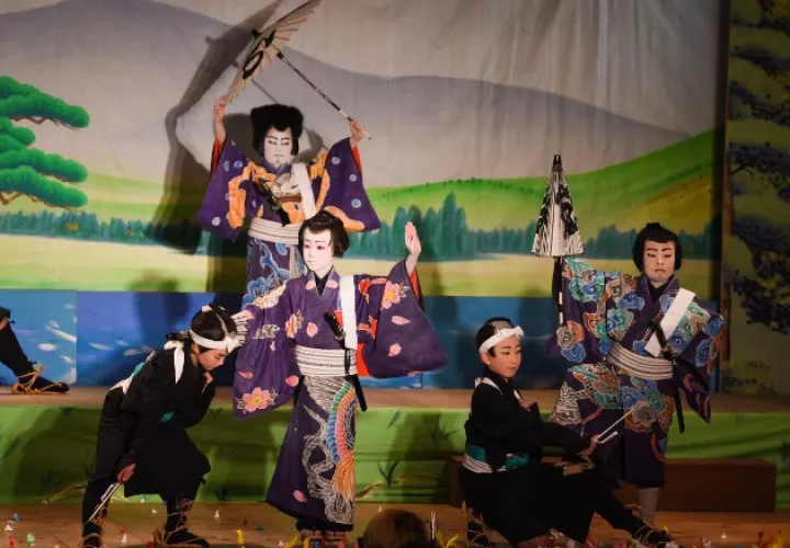 Los niños están al corazón del festival anual Kabuki en Damine. Podría ser el más antiguo de la región. Foto / Noriko Hayashi para The New York Times.