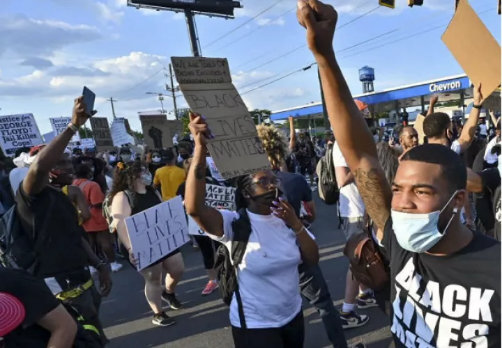 Las protestas en Atlanta han recrudecido tras la muerte de otro afroamericano. Fotos: AP.