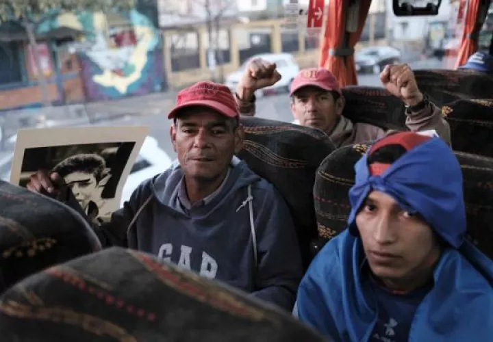 El Ministerio de Salud de Costa Rica realizó una revisión del estado de salud de todas estas personas al momento de su ingreso al país desde Panamá y luego continuaron su camino hacia la frontera con Nicaragua en autobuses escoltados por la Policía. FOTO/EFFE