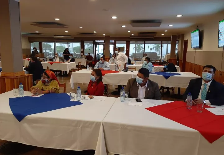 Reunión del PRD en medio de la cuarentena generó ola de críticas. 