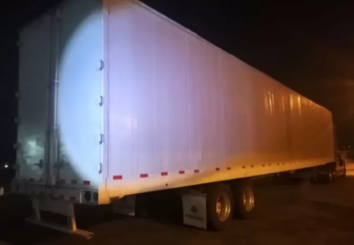 El aprehendido transportaba más de 1,500 cajas de cigarrillos de diversas marcas. Fotos: Melquíades Vásquez. 