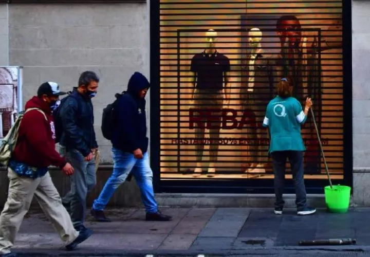 La pandemia de la COVID-19 obligó a miles de empresas en el país a cerrar o restringir severamente sus actividades. EFE