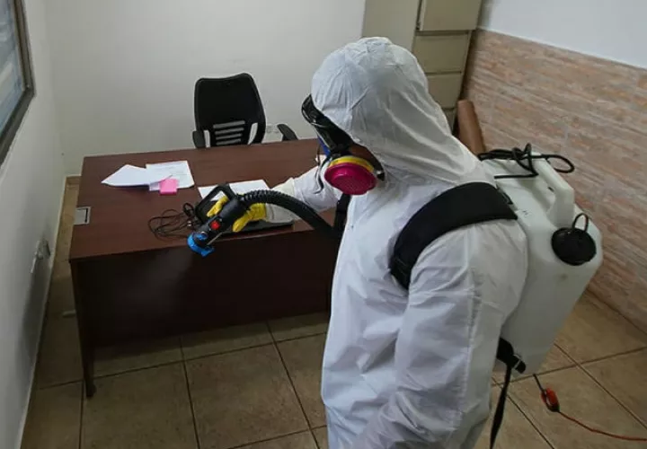 En la limpieza de las instalaciones se utiliza Hipoclorito de Amonio al 10%. Fotos: Mayra Madrid.  