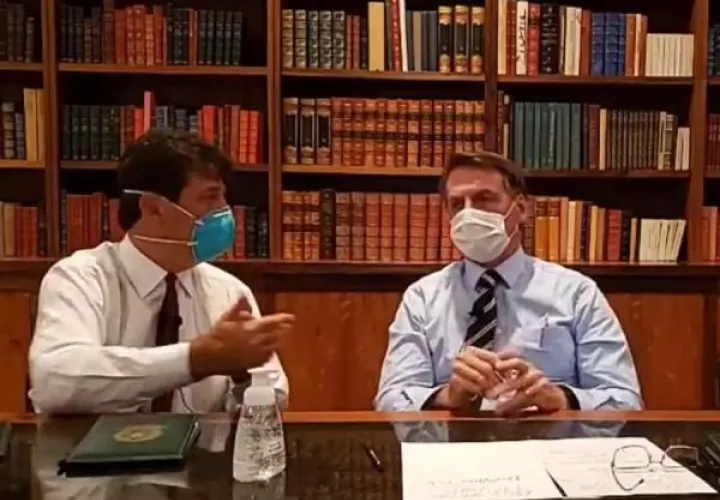El presidente brasileño, Jair Bolsonaro, en cuarentena al dar positivo en coronavirus.