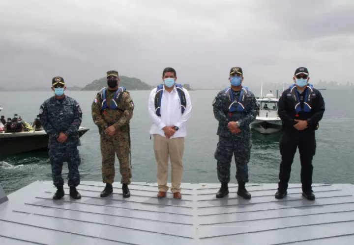 La ceremonia solemne se realizó en la Nave A 403 Manuel Amador Guerrero en la Bahía de Panamá. Fotos: Cortesía.:
