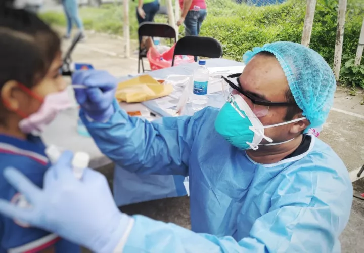 Las estadísticas de la CSS y del Ministerio de Salud (Minsa), muestran la detección de entre 200 a 300 casos positivos de la COVID-19 por día