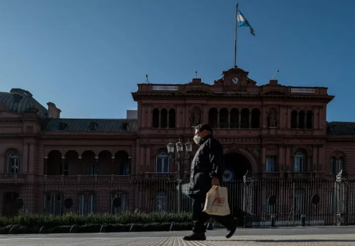 Casa de Gobierno en Buenos Aires, donde hay esperanzas de que la vacuna rusa  llegue a todos estratos sociales. Fotos: EFE.