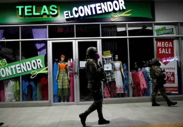 El lunes se reabrieron, con muchas limitaciones, los salones de belleza, barberías y el comercio minorista en Panamá.