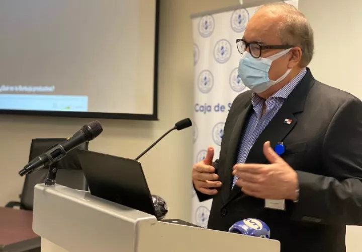 El director de la CSS dijo que mientras no exista un tratamiento específico, ni inmunidad de rebaño o aparezca una vacuna las personas tendremos que seguir viviendo con el virus.
