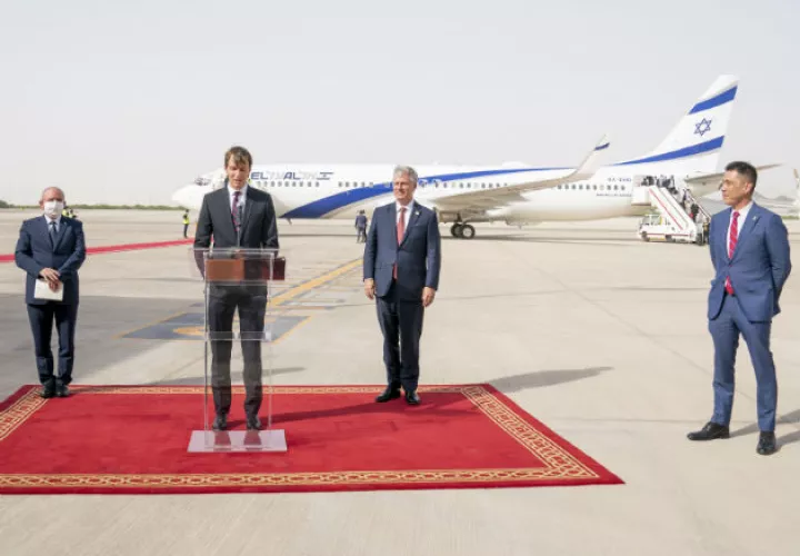 La delegación israelí, encabezada por el asesor de Seguridad Nacional, Meir Ben Shabat, llegó hoy a Abu Dabu junto con altos cargos de EE.UU. Fotos: EFE.