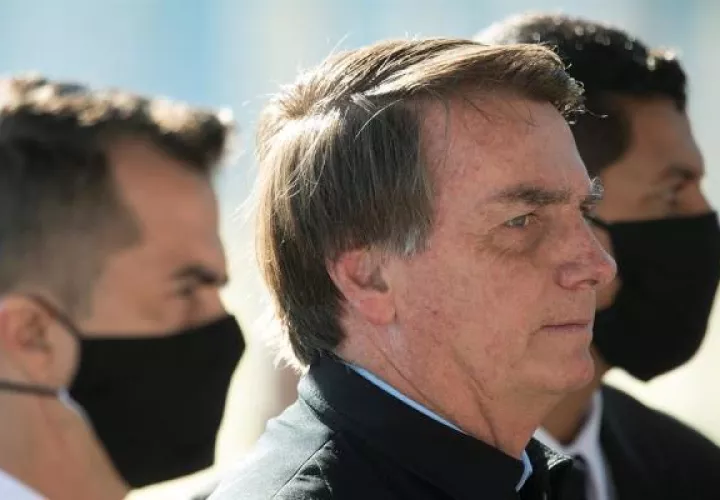 El índice de rechazo de Jair Bolsonaro cayó diez puntos, desde el 44% hasta el 34%, mientras que otro 27% consideró que la actuación de su Gobierno es "regular". FOTO/EFE