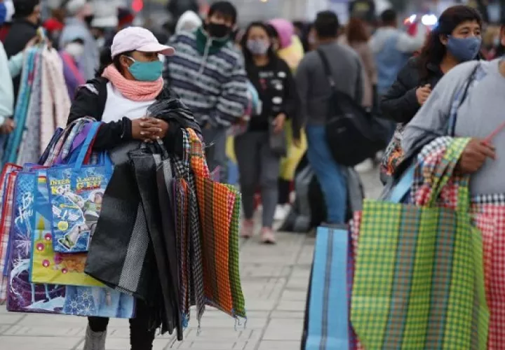La informalidad se apodera del mercado de Perú. EFE
