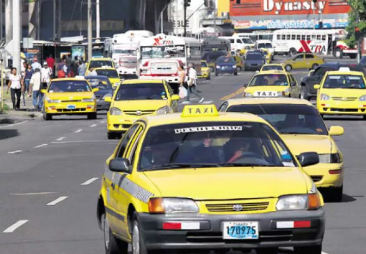La propuesta de circulación de vehículos pares y nones no involucraría el transporte público y autos del Estado.