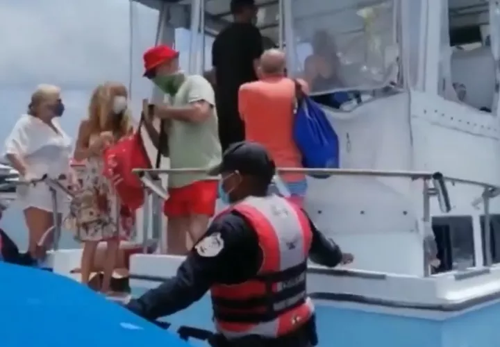Los primeros Informes indican que incluso el grupo de turistas estaban ingiriendo bebidas alcohólicas, ya que al momento de ser abordados se encontraron envases de dichas bebidas.