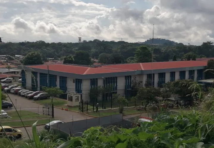 Esta clínica post COVID en las instalaciones de la Policlínica Santiago Barraza, contará con un equipo multidisciplinario conformado por médicos, enfermeras, técnicos y especialistas, bajo la dirección de Juan Ulloa, de medicina interna.