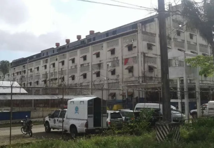 El hecho se dio cuando un vehículo del Sistema Penal Penitenciario ingresaba al penal. Fotos: Diómedes Sánchez S. 