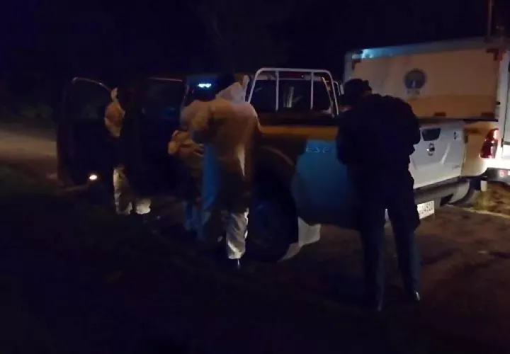 Los primeros informes apuntan a que el conductor perdió el control del auto, impactando contra un objeto fijo para luego volcarse.