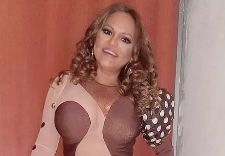 Sandra Sandoval mostró los artículos que tiene en su mesita de noche. Foto: Instagram