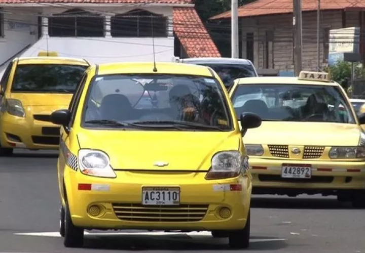 La pandemia sigue golpeando económicamente al transporte selectivo. 