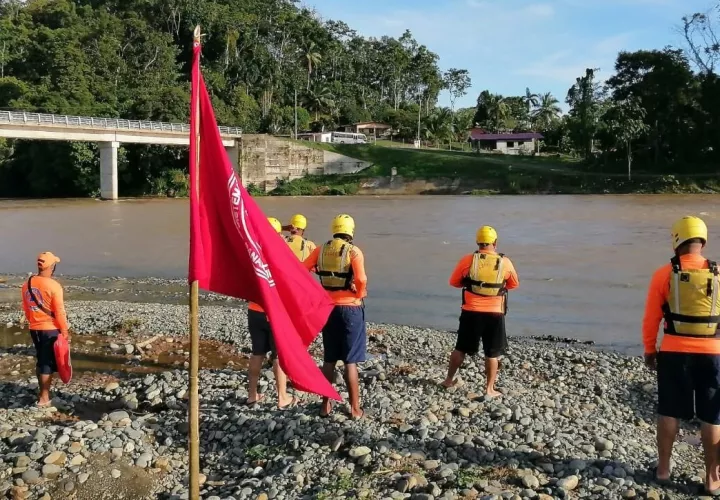 Sinaproc levanta bandera roja.