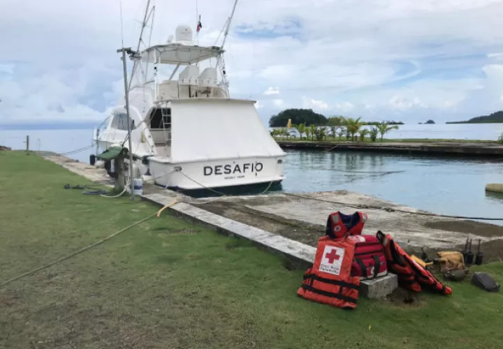 Voluntarios de la Cruz Roja de Portobelo y la Cruz Roja de Panamá se incorporaron a las tarea de búsqueda, con el apoyo de la embarcación Desafío. Foto: Diómedes Sánchez 
