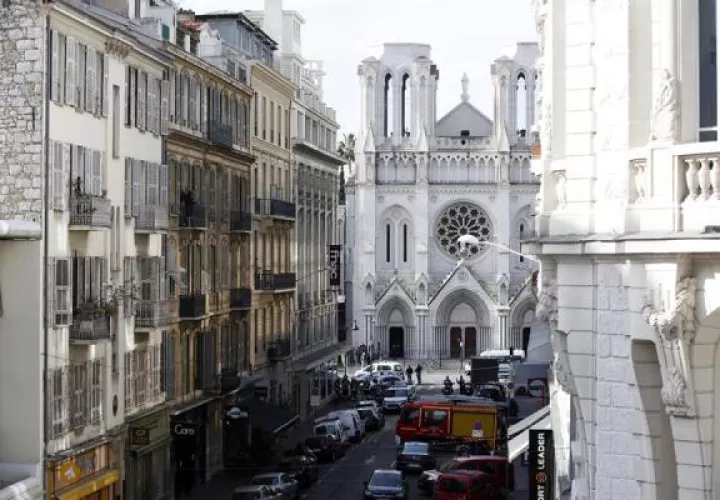 El atentado tuvo lugar a pocos días de la fiesta católica de Todos los Santos en la basílica de Nuestra Señora de la Asunción, en pleno centro de la capital de la Costa Azul. Foto: EFE