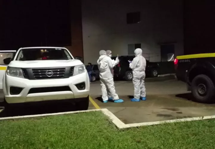 El cuerpo fue encontrado por personal del hospital cerca de una playa de estacionamientos. Fotos: Eric A. Montenegro.