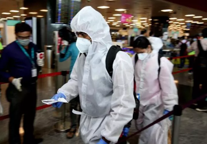 Con 7.4 millones de casos de coronavirus y 112.998 muertes, la India es el segundo país del más afectado por la pandemia por detrás de Estados Unidos, con 8,2 millones de infecciones.  FOTO/EFE
