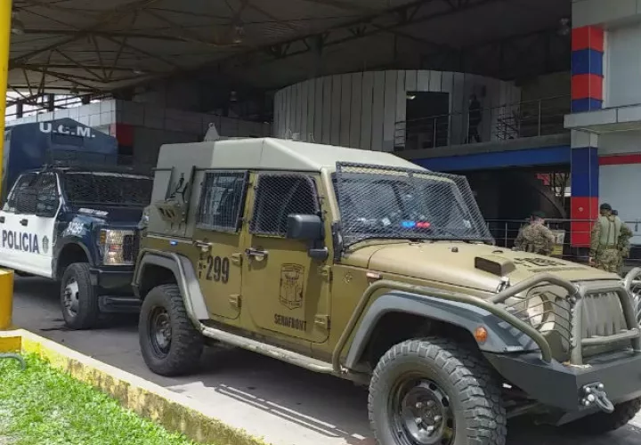  La Policía de Fronteras de Panamá se mantiene apostada en Paso Canoas. Fotos: Mayra Madrid. 