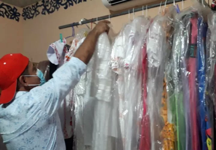 El último movimiento comercial que tuvieron fue para el desfile de las Mil Polleras. Foto: Thays Domínguez. 