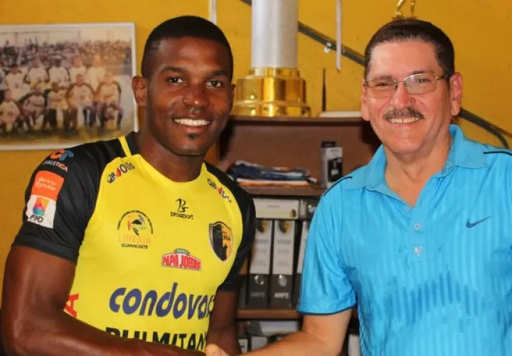 La embajada panameña en Costa Rica informó oportunamente del estado de salud del joven deportista y se facilitaron los trámites de los familiares que viajaron para acompañarle.