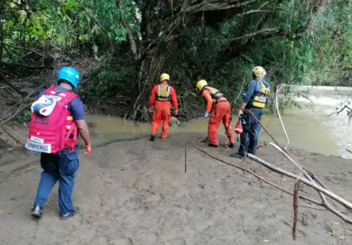  El cuerpo fue encontrado enredado en ramas a la orilla del río Estivaná. Foto: Thays Domínguez